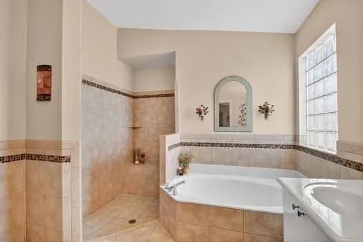 10299 Utopia Circle W