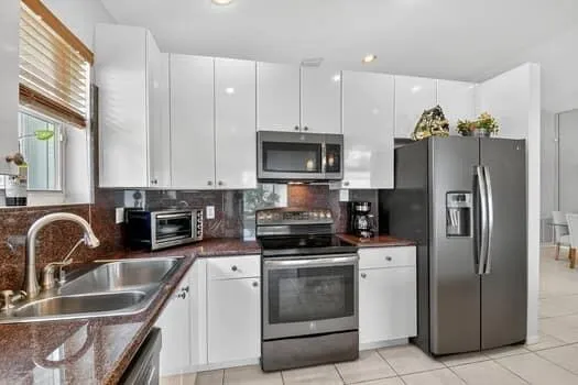 10299 Utopia Circle W