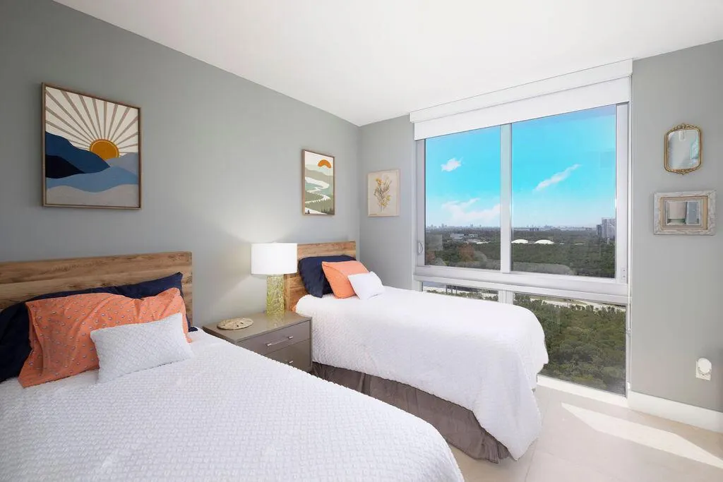 16385 Biscayne Boulevard, #1821