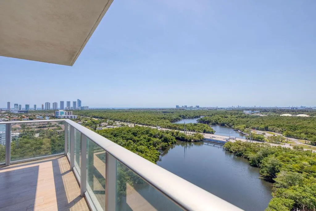 16385 Biscayne Boulevard, #1821