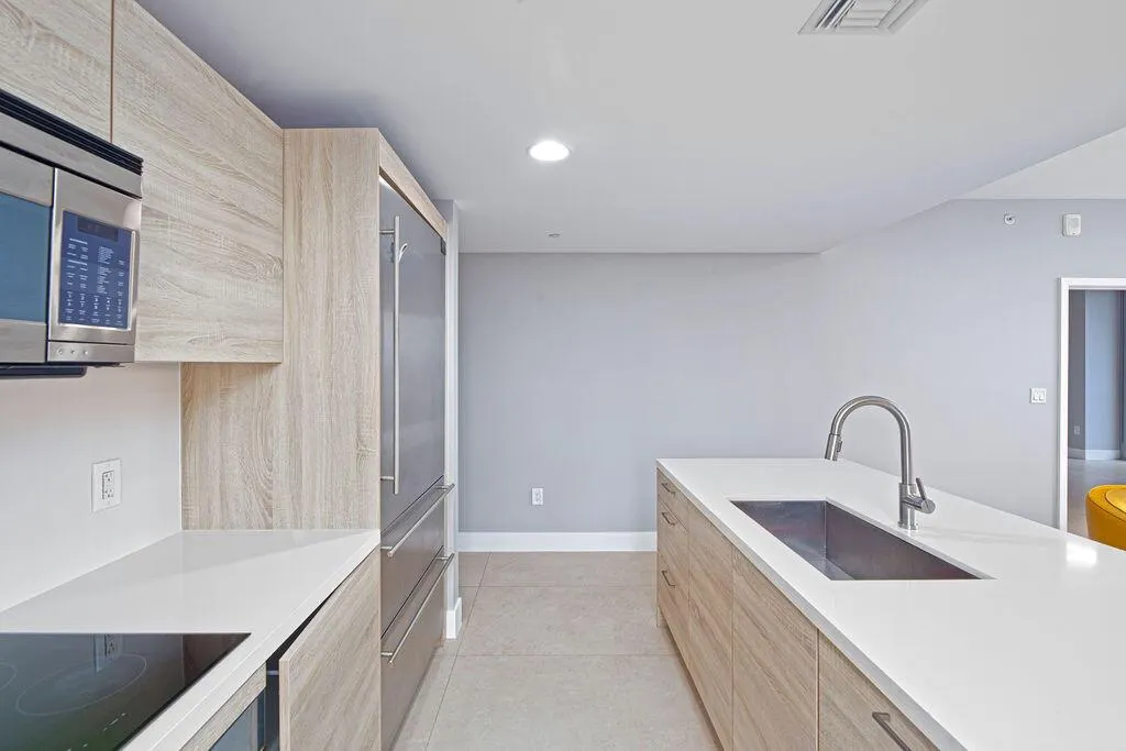 16385 Biscayne Boulevard, #1821