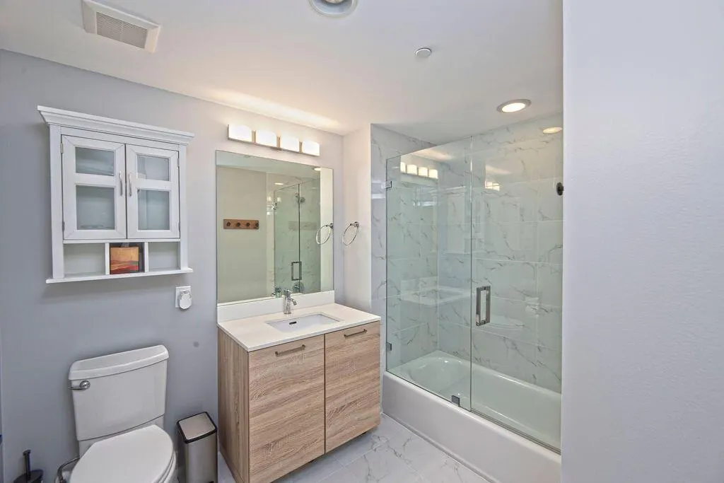 16385 Biscayne Boulevard, #1821