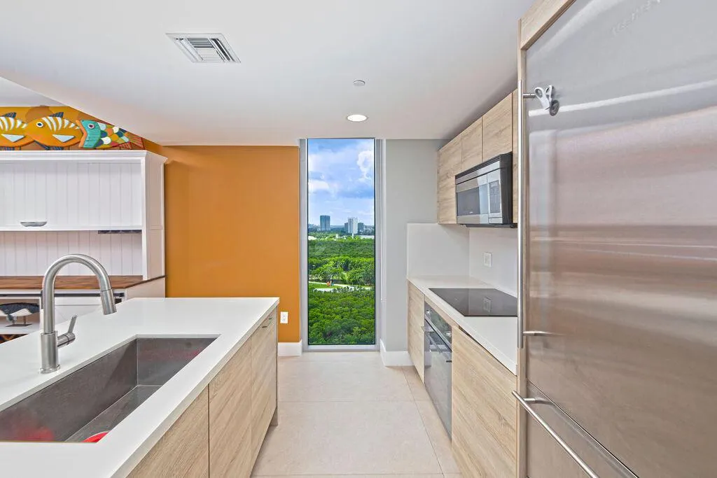 16385 Biscayne Boulevard, #1821