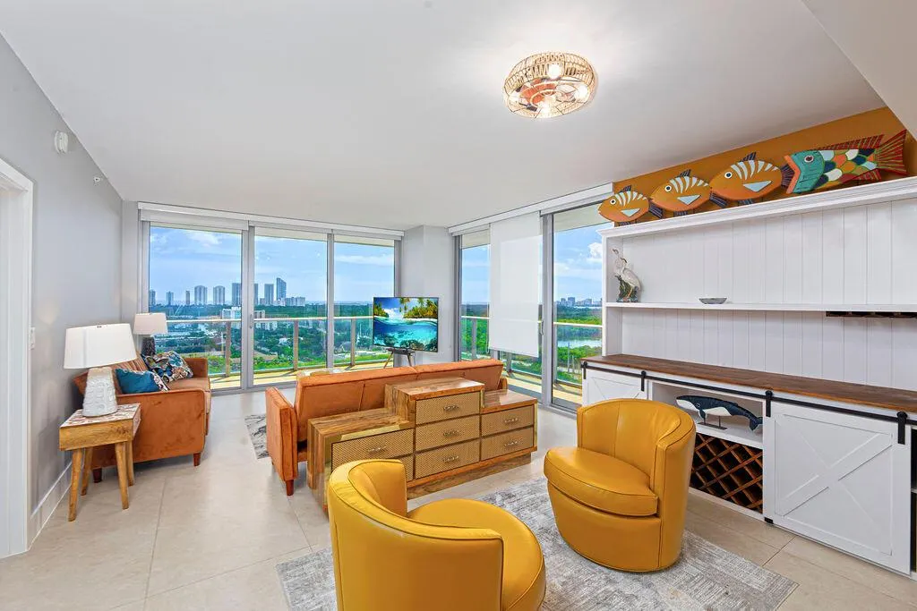 16385 Biscayne Boulevard, #1821