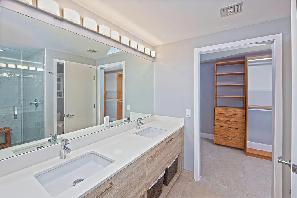 16385 Biscayne Boulevard, #1821