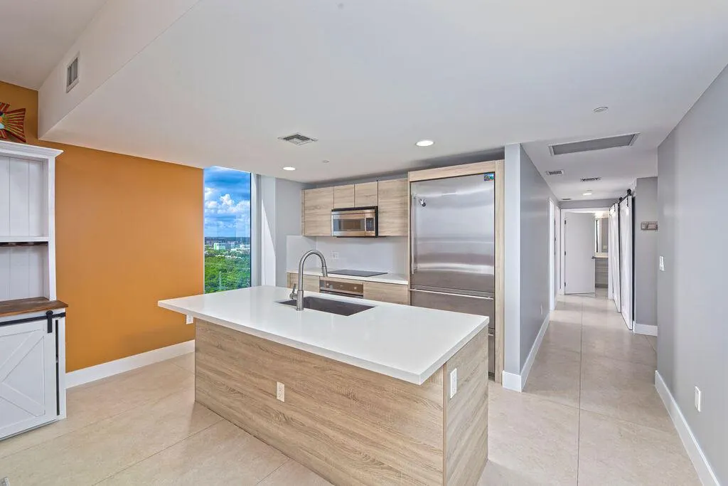 16385 Biscayne Boulevard, #1821