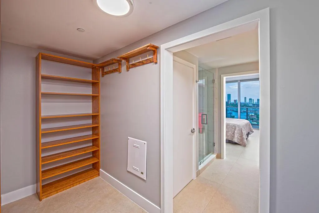 16385 Biscayne Boulevard, #1821