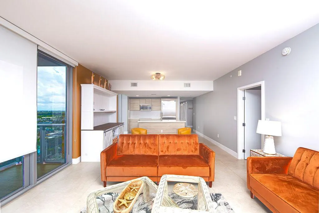 16385 Biscayne Boulevard, #1821
