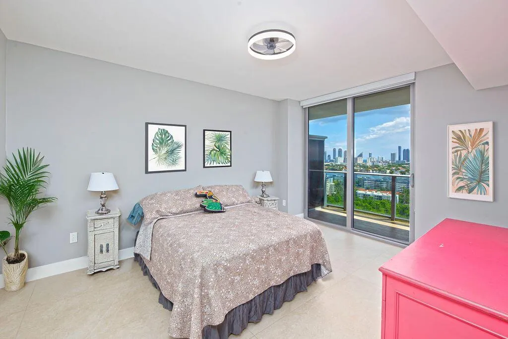 16385 Biscayne Boulevard, #1821