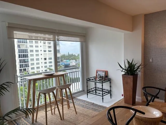 1000 Lowry Street, #7h