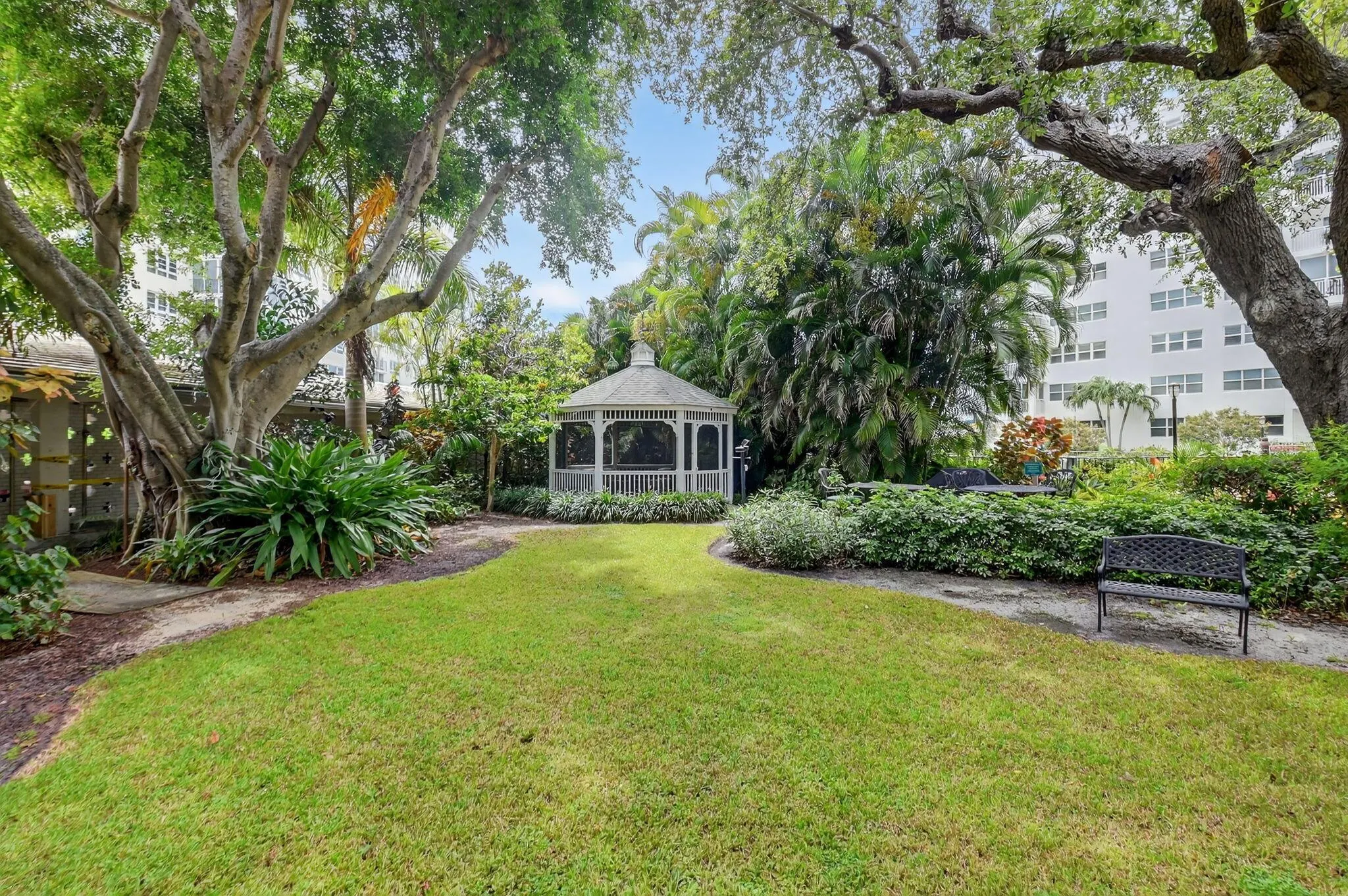 1000 Lowry Street, #7h