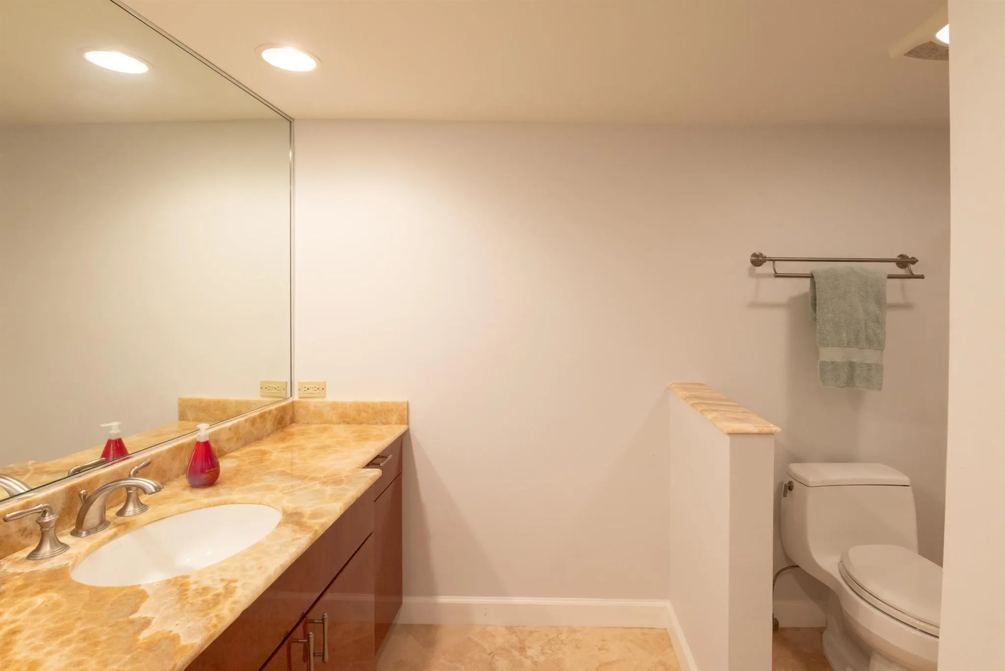 5070 N Ocean Drive, #16d