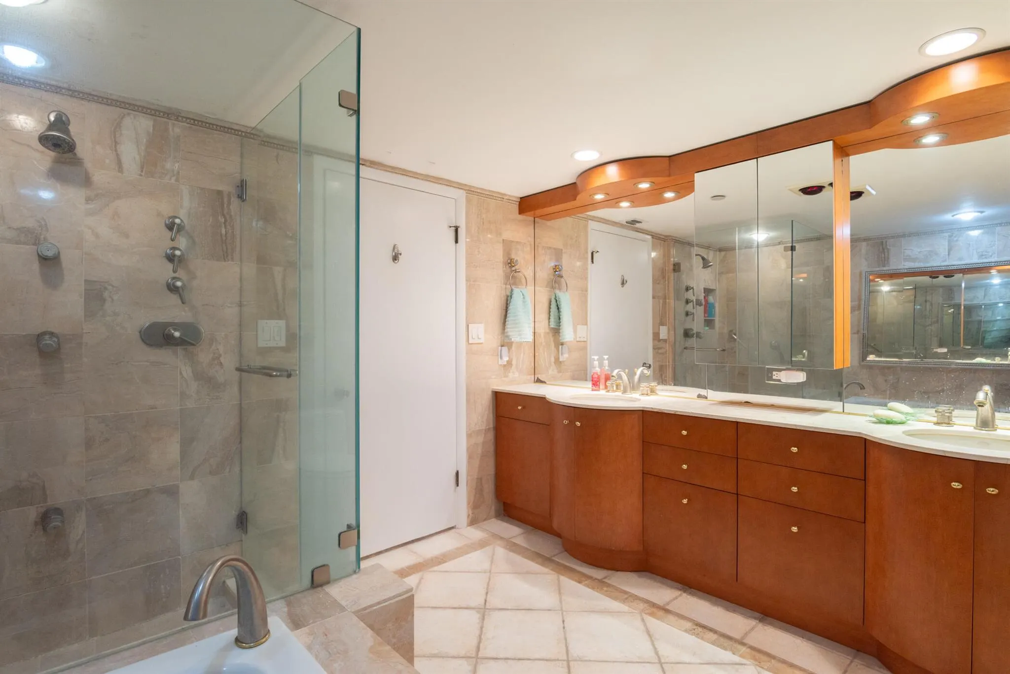5070 N Ocean Drive, #16d