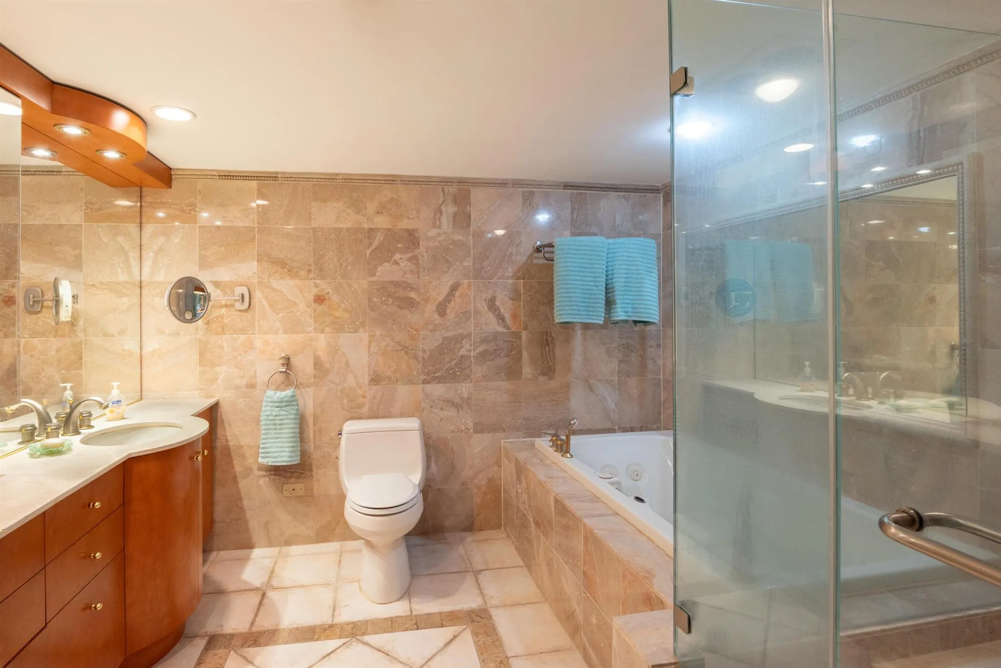 5070 N Ocean Drive, #16d