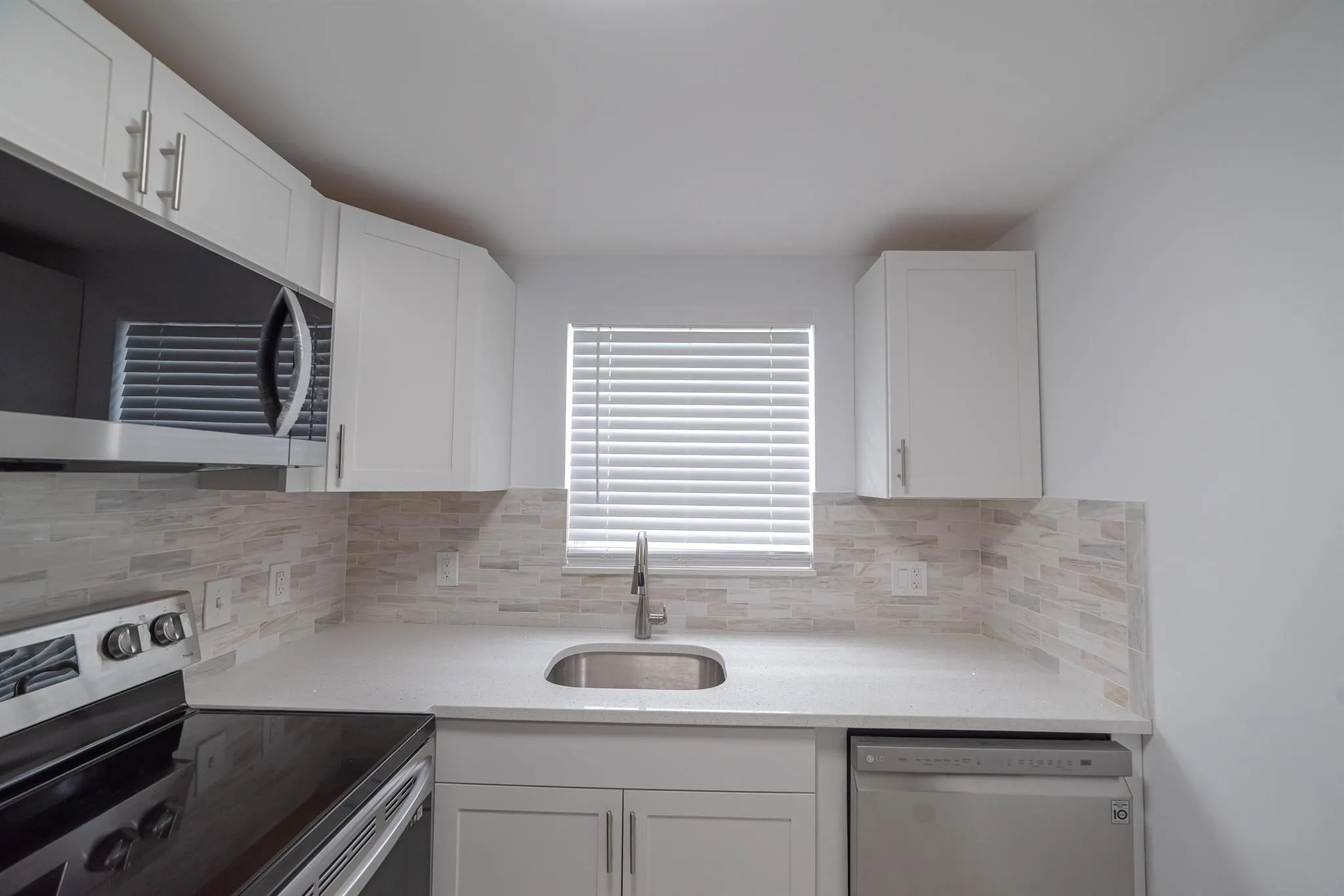 53 Lyndhurst, #C