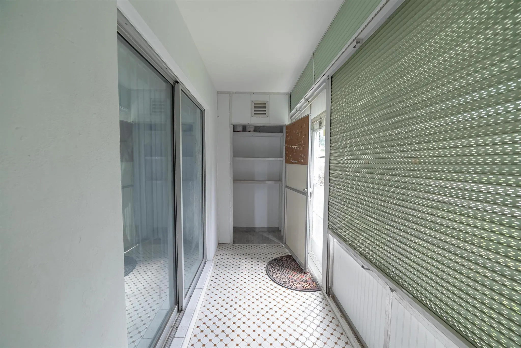 53 Lyndhurst, #C