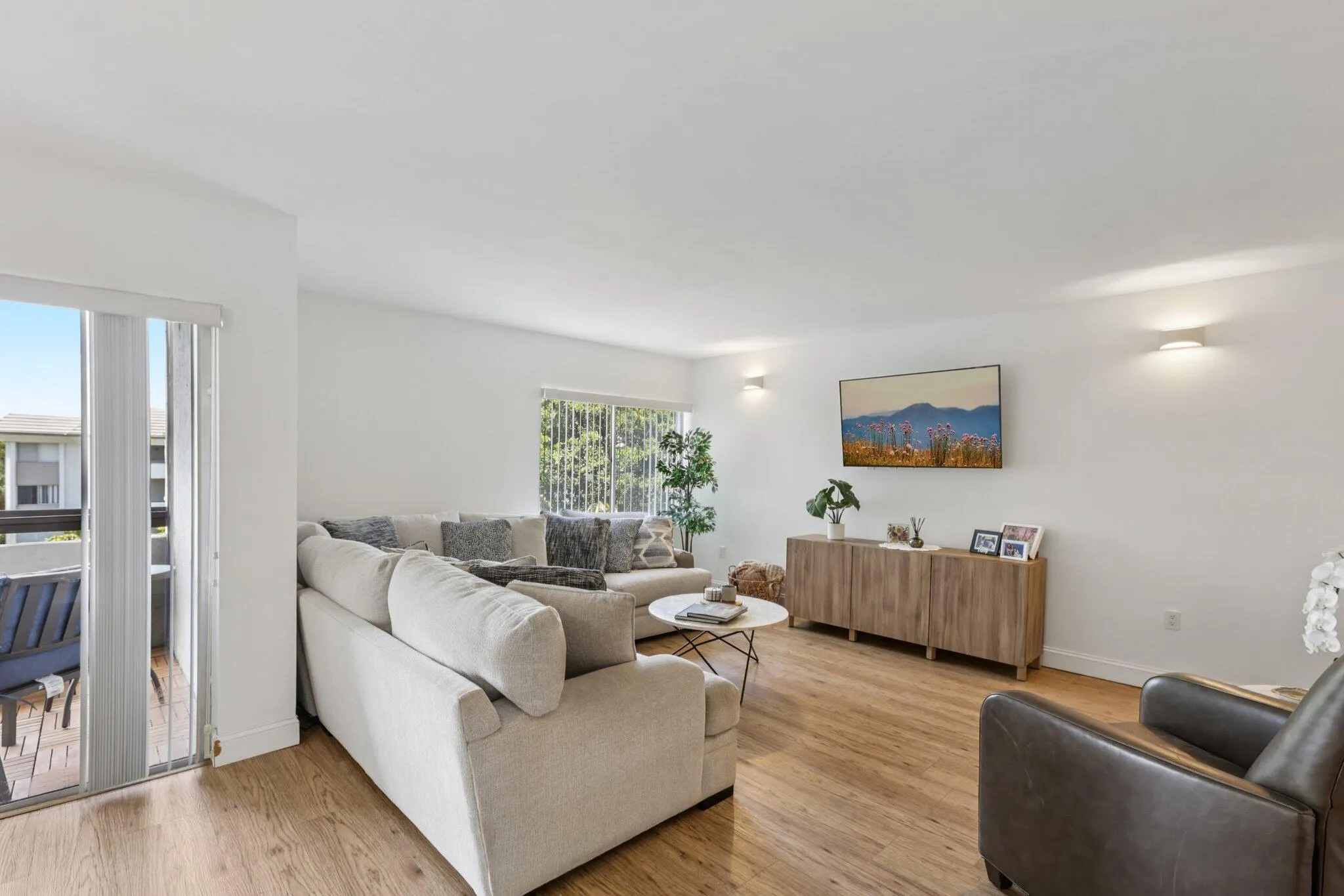 721 N Pine Island, #406