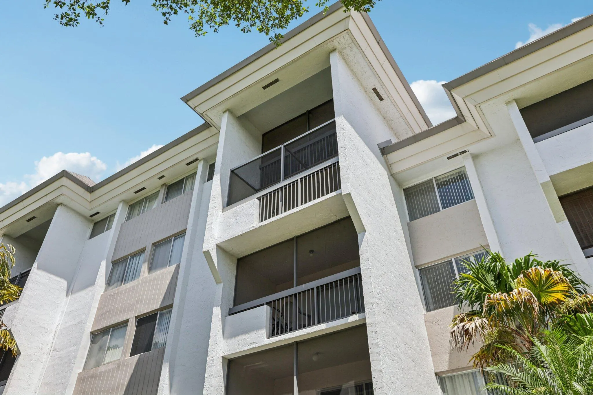 721 N Pine Island, #406