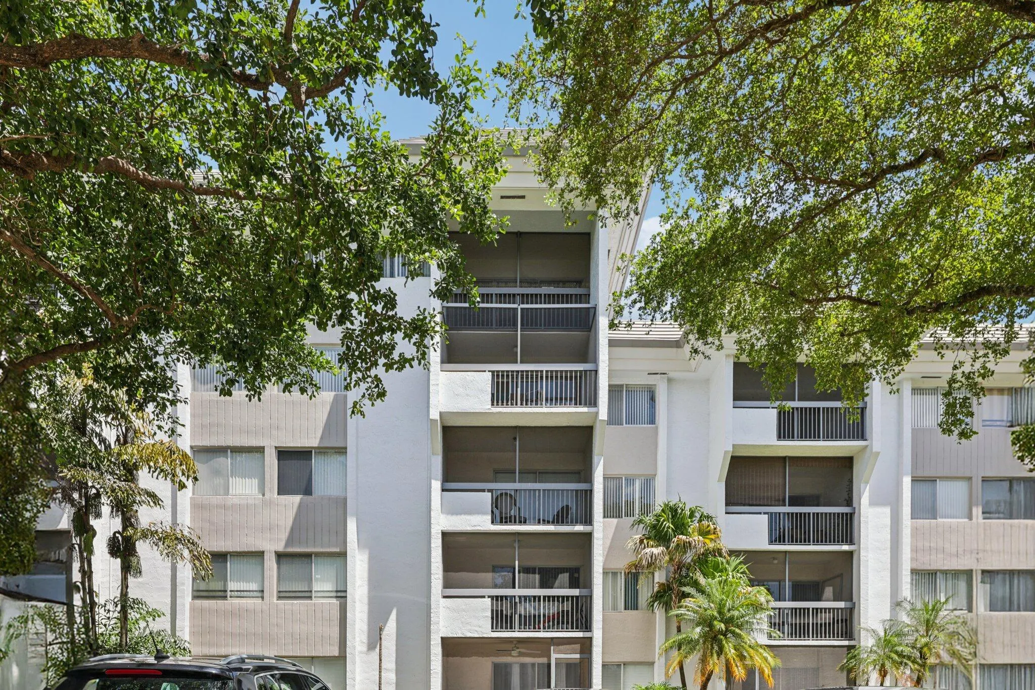 721 N Pine Island, #406