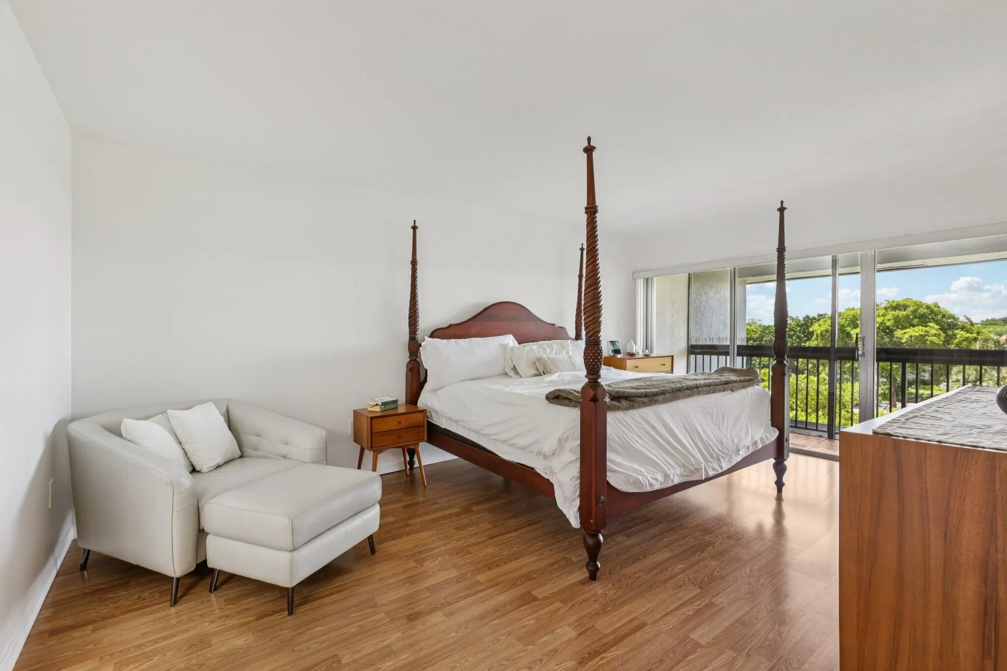 721 N Pine Island, #406