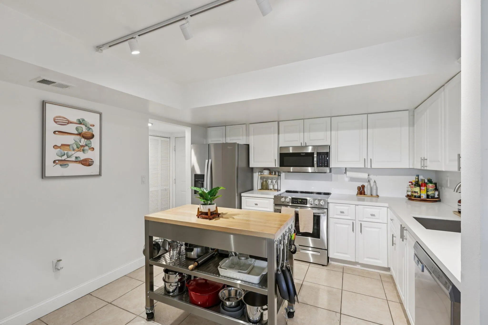 721 N Pine Island, #406