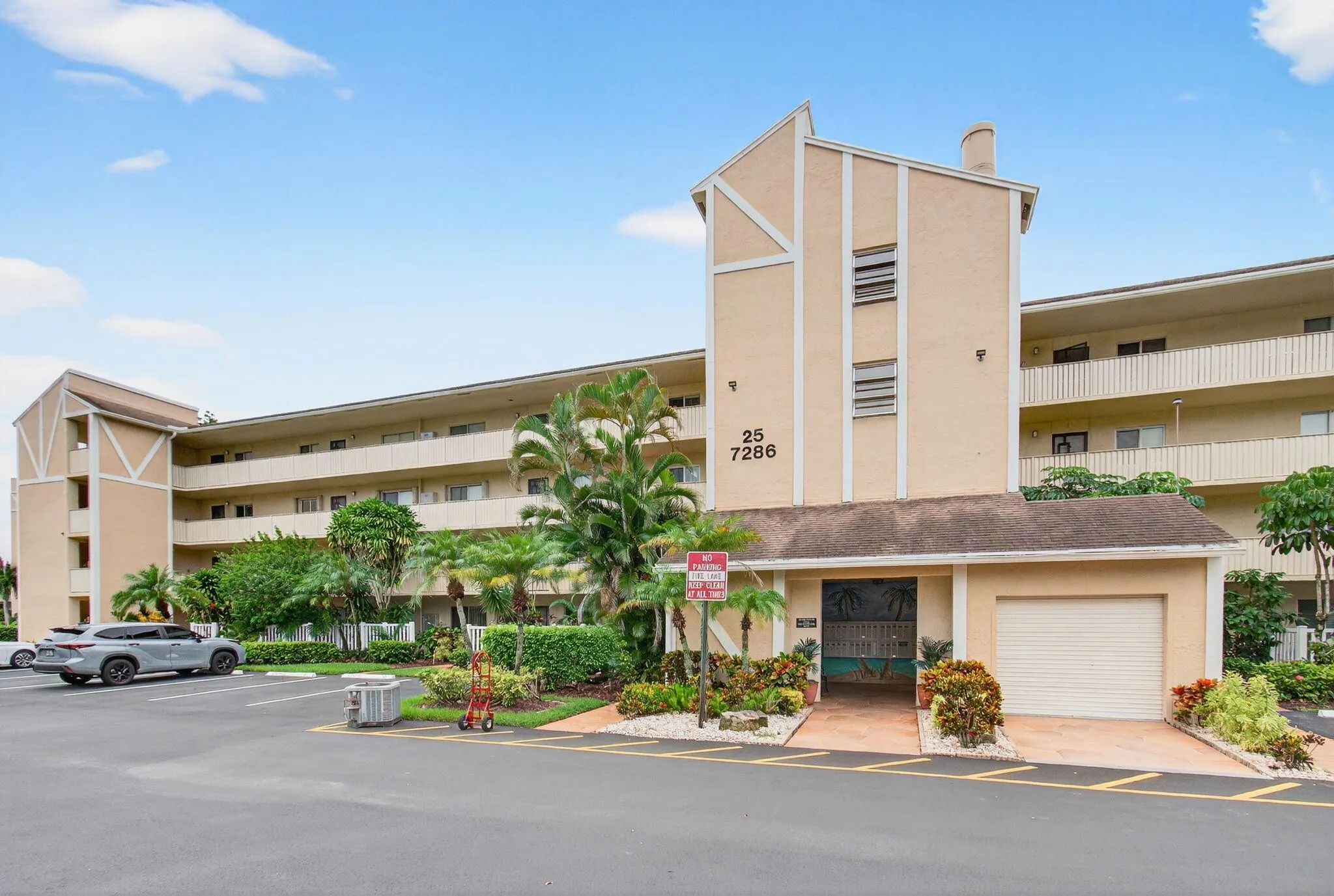 7286 Huntington Lane, #103