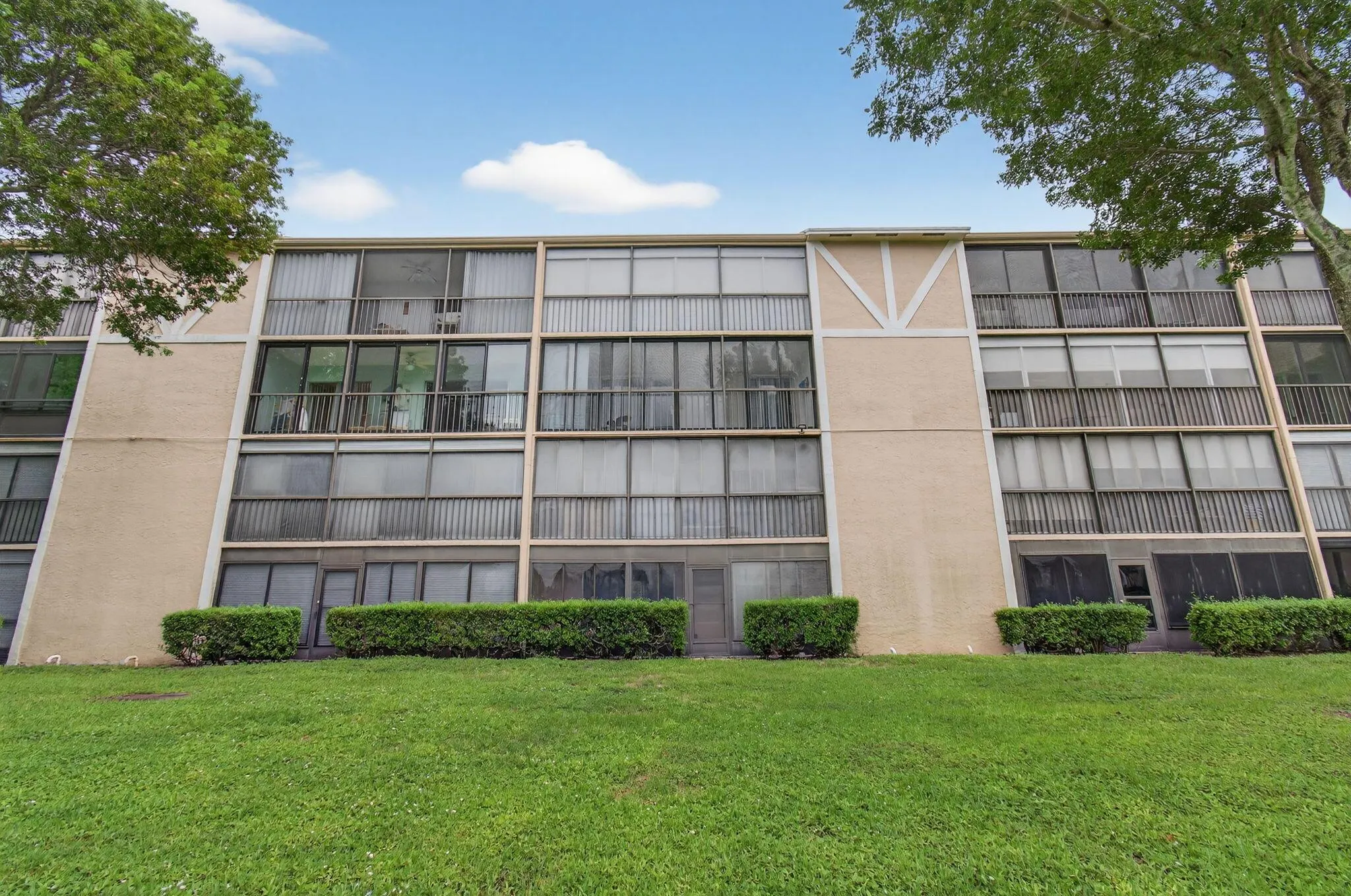 7286 Huntington Lane, #103