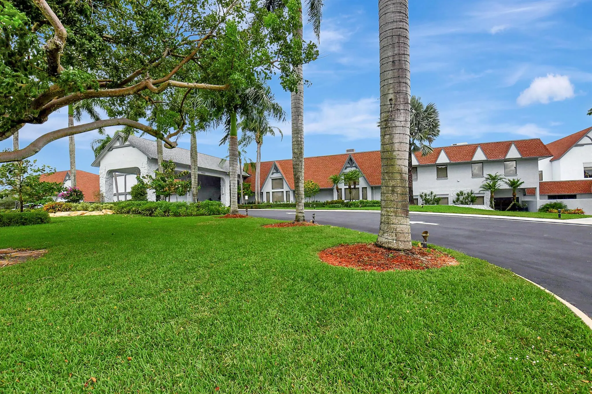 7286 Huntington Lane, #103