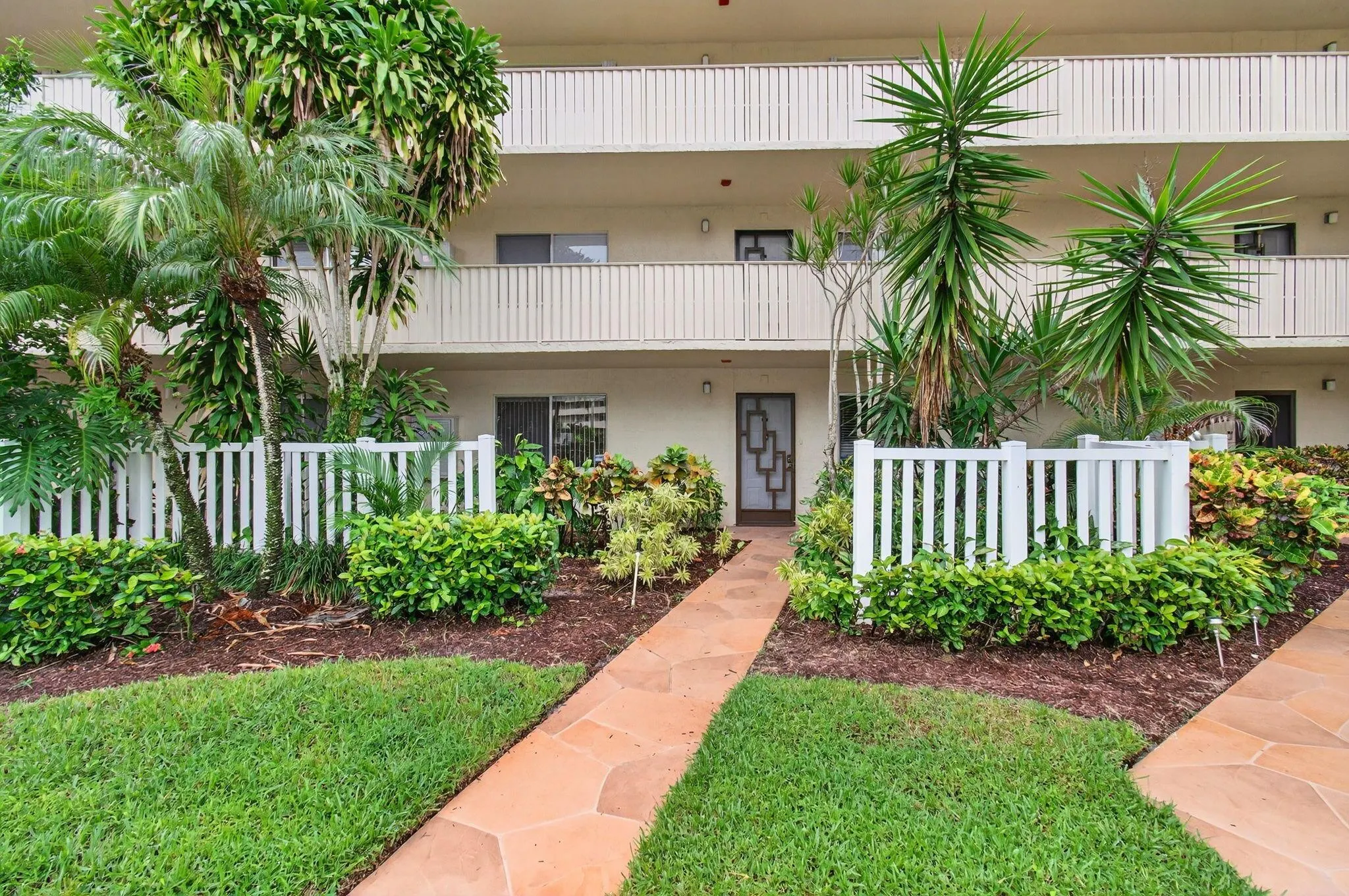 7286 Huntington Lane, #103