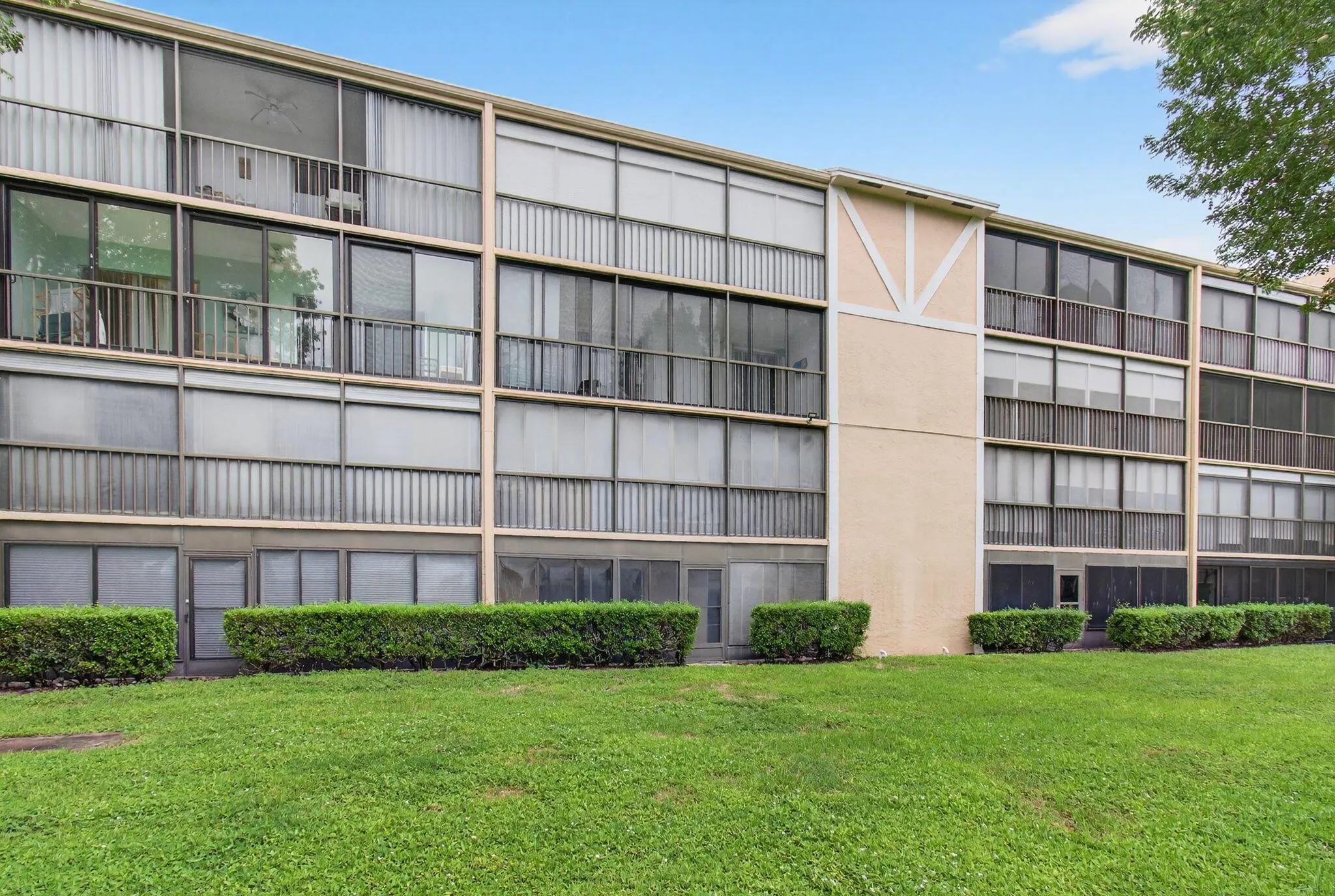 7286 Huntington Lane, #103