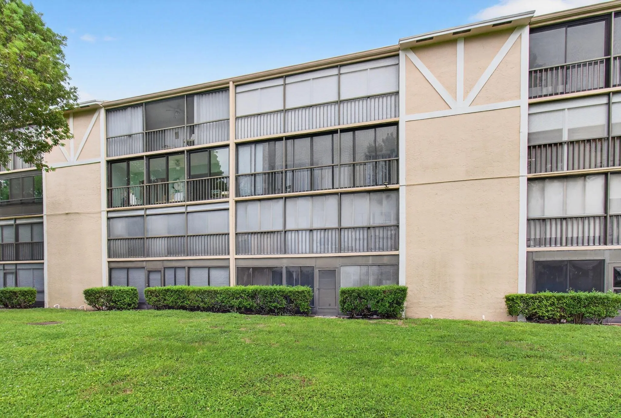 7286 Huntington Lane, #103