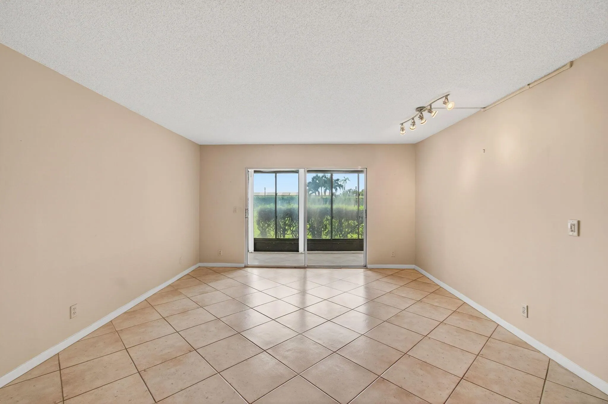 7286 Huntington Lane, #103