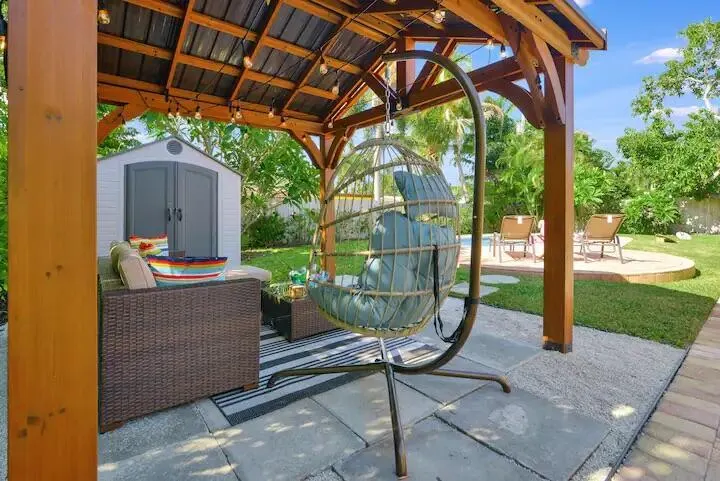 2320 NE 51st Street