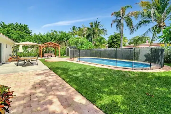 2320 NE 51st Street