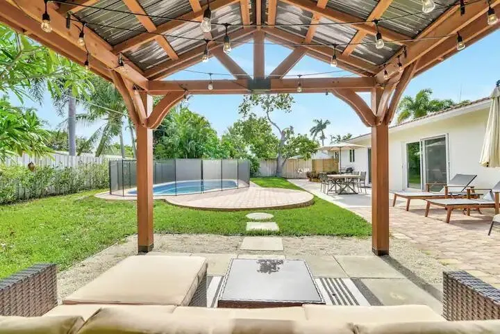 2320 NE 51st Street