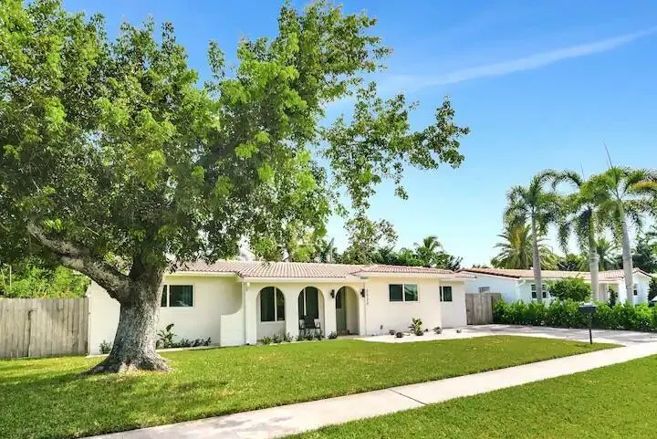 2320 NE 51st Street