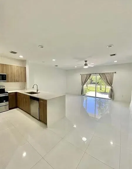 1060 Crystal Way, #103