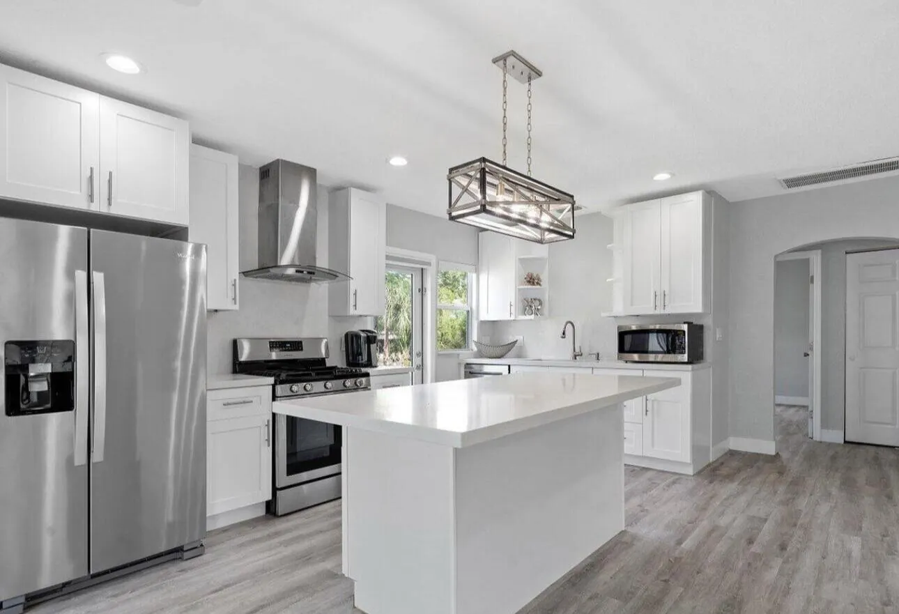 615 SW 9th Street