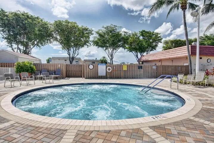 635 E Monaco Court E, #635