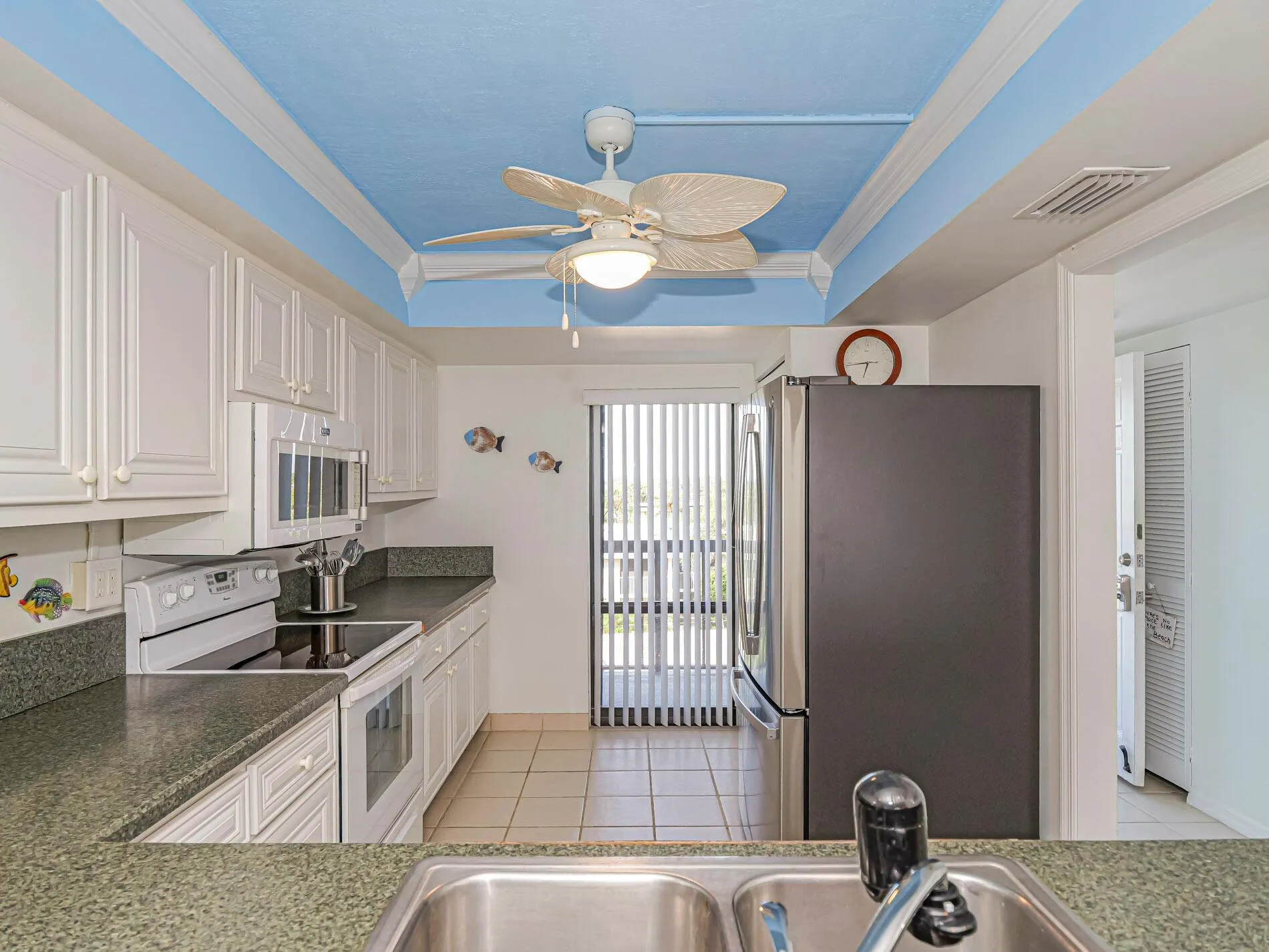 4141 Ocean Drive, #403