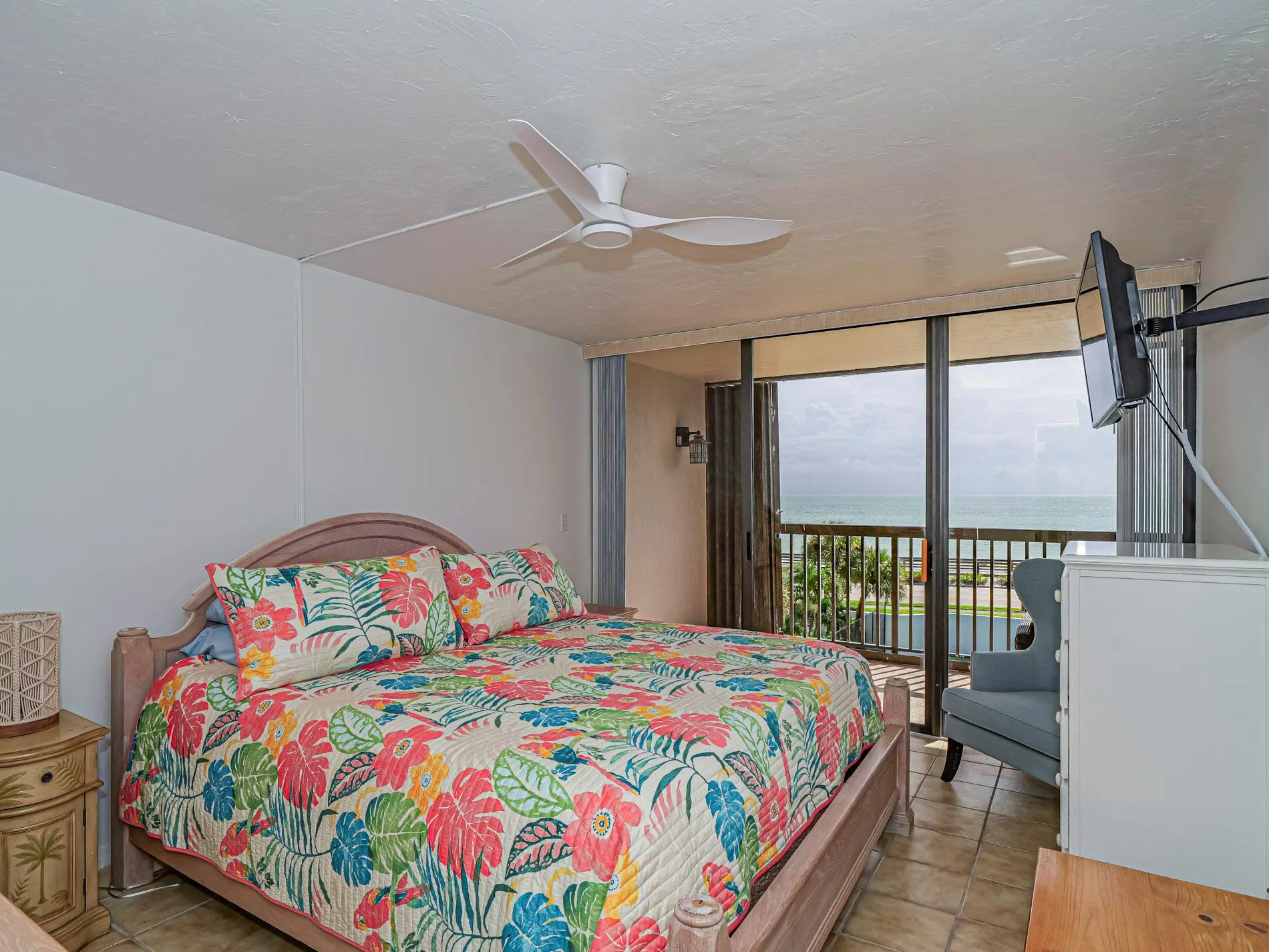 4141 Ocean Drive, #403