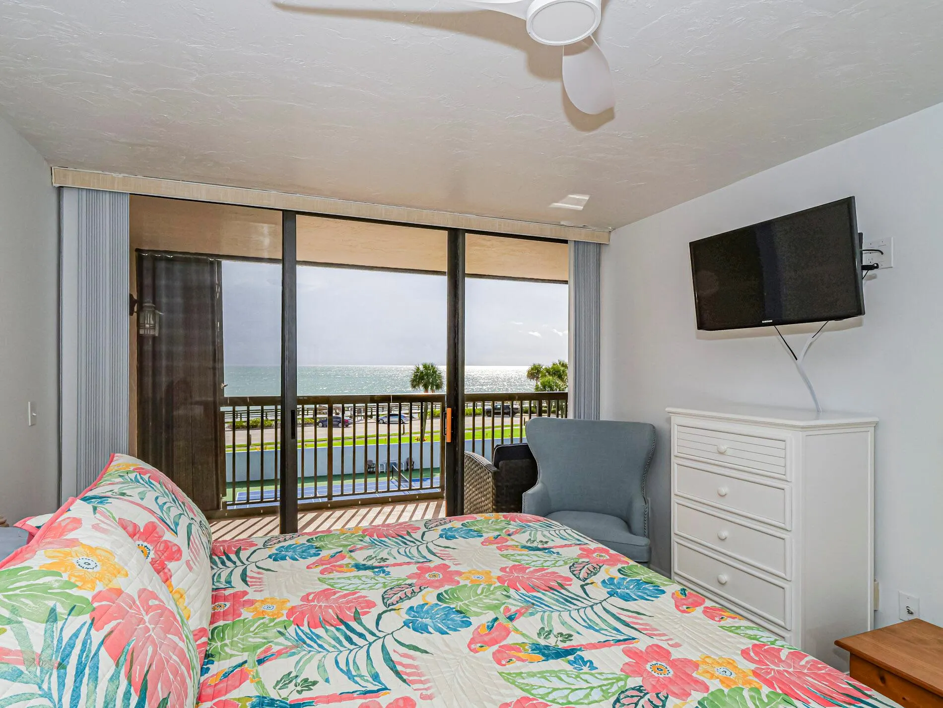 4141 Ocean Drive, #403
