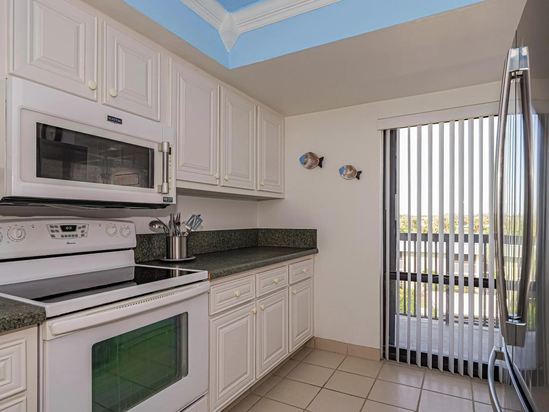 4141 Ocean Drive, #403