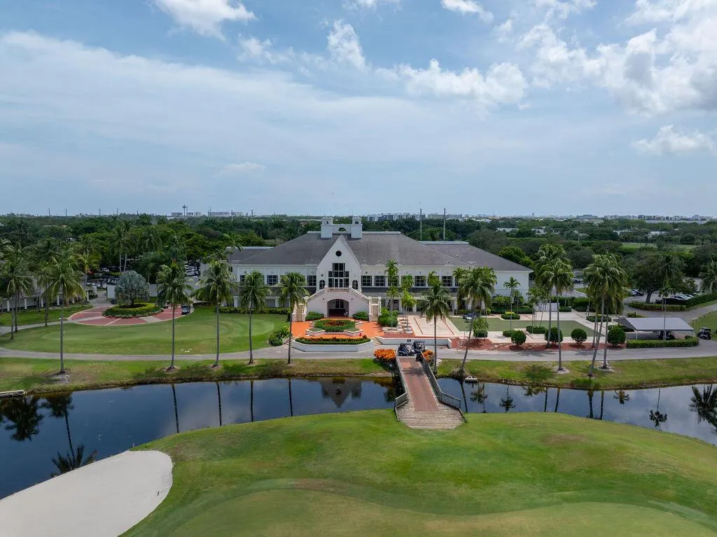 17031 Boca Club Boulevard, #065a