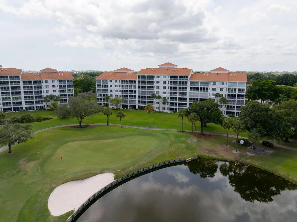 17031 Boca Club Boulevard, #065a