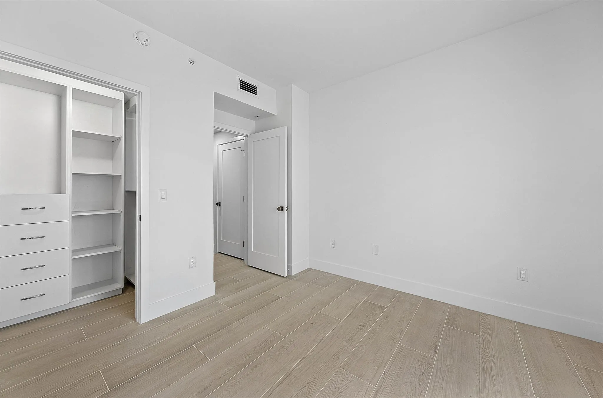 255 Evernia Street, #806