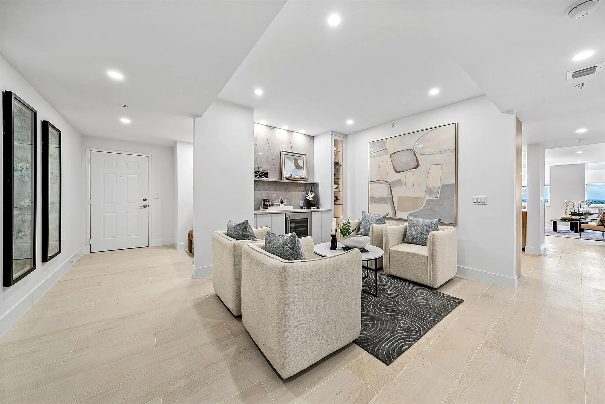 255 Evernia Street, #806