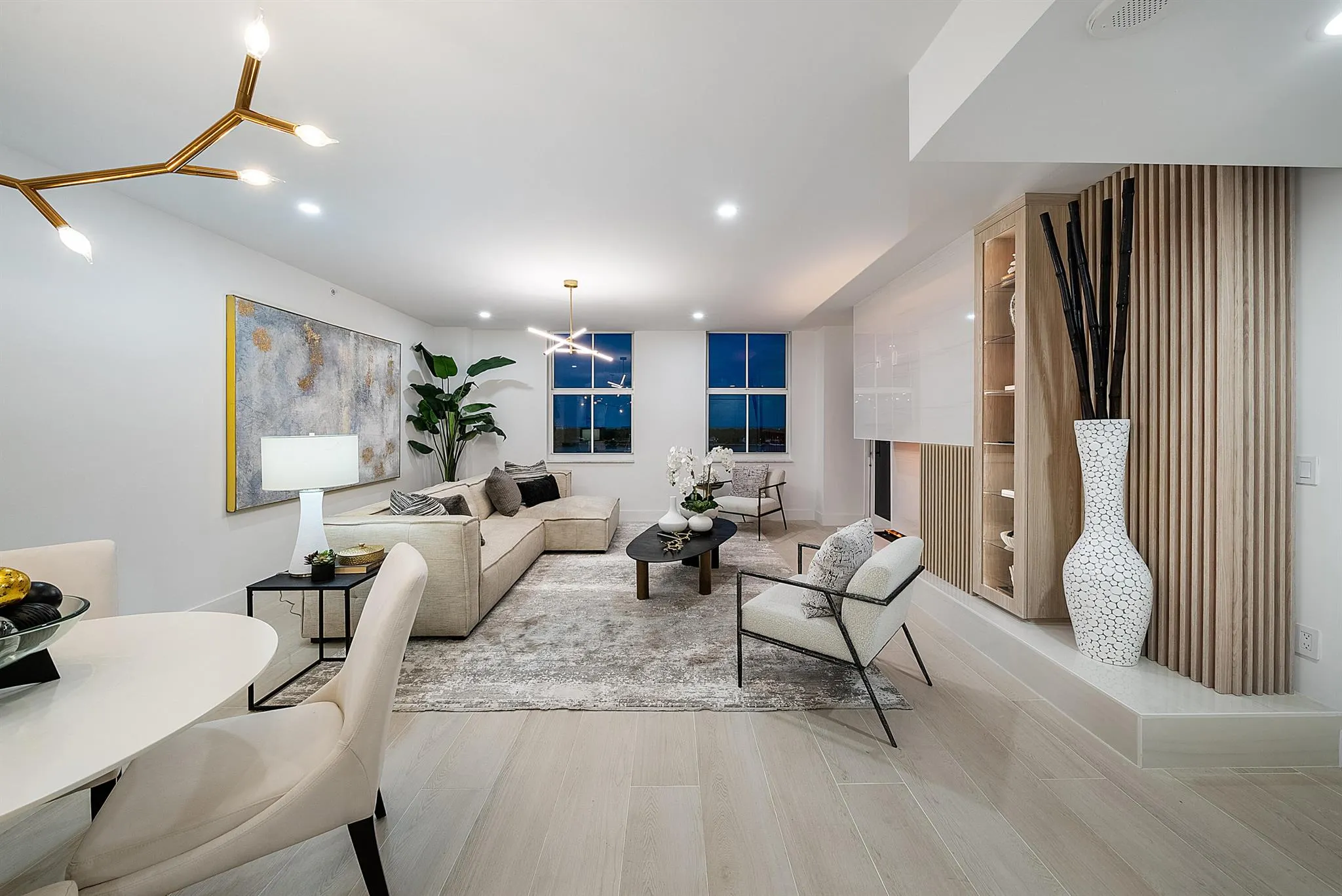 255 Evernia Street, #806