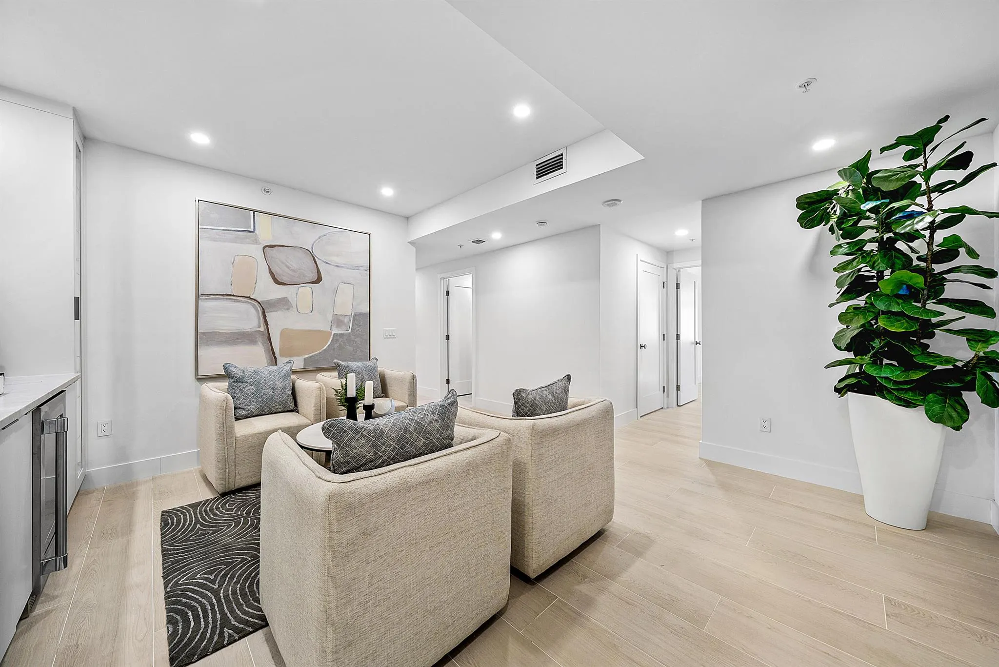 255 Evernia Street, #806