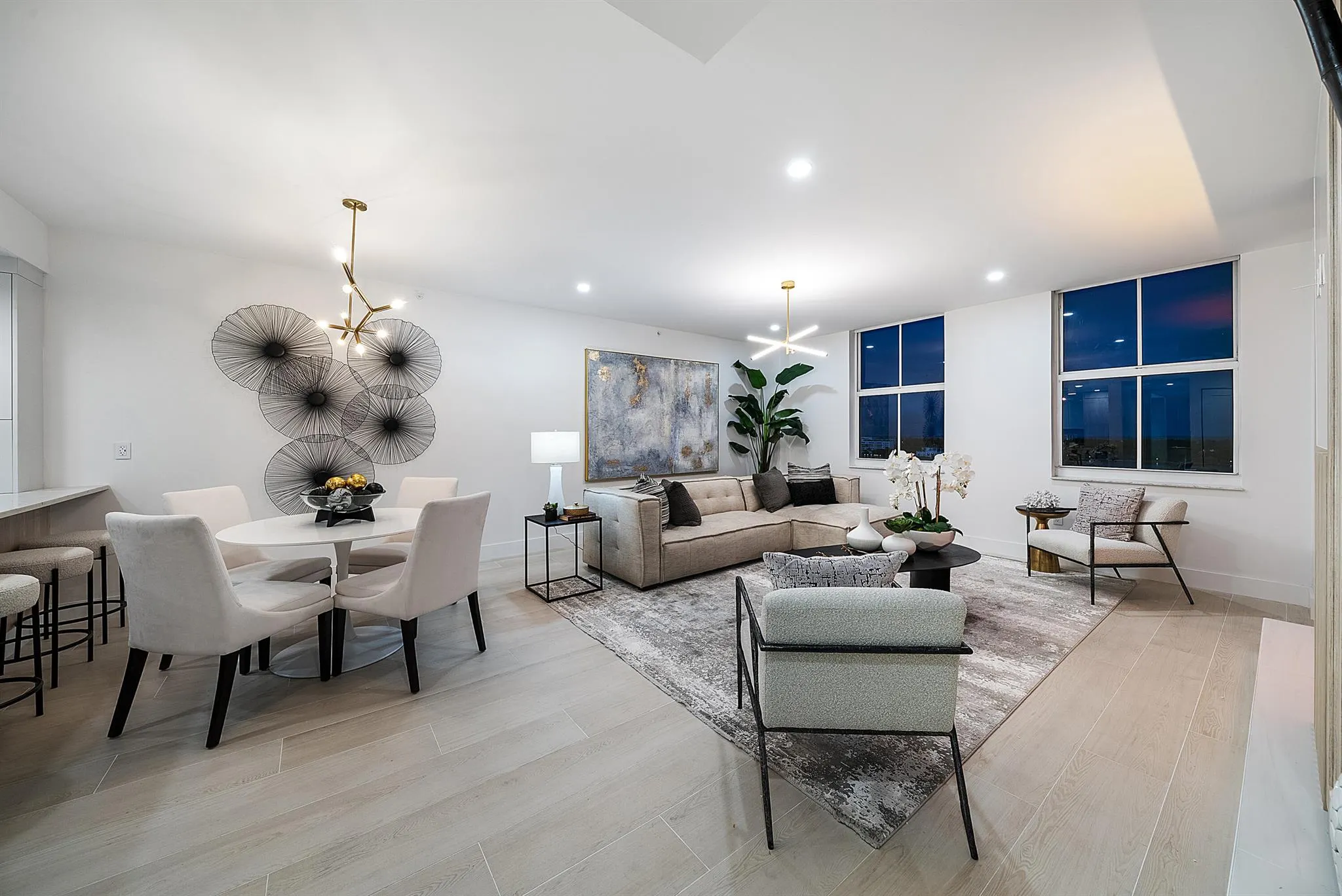255 Evernia Street, #806